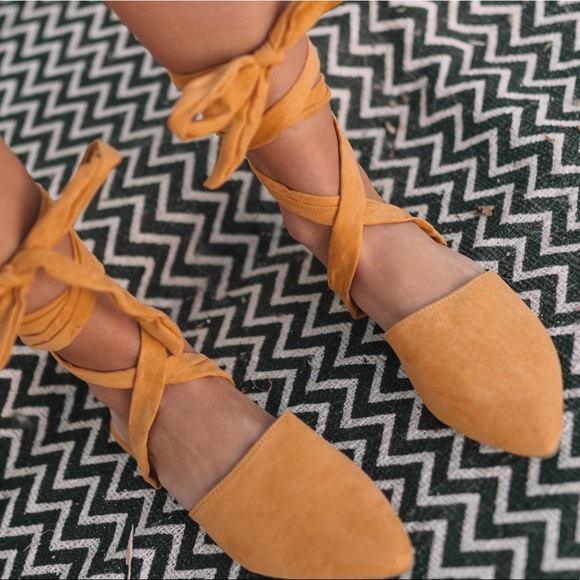 Shoes - Yellow flat mules with tie